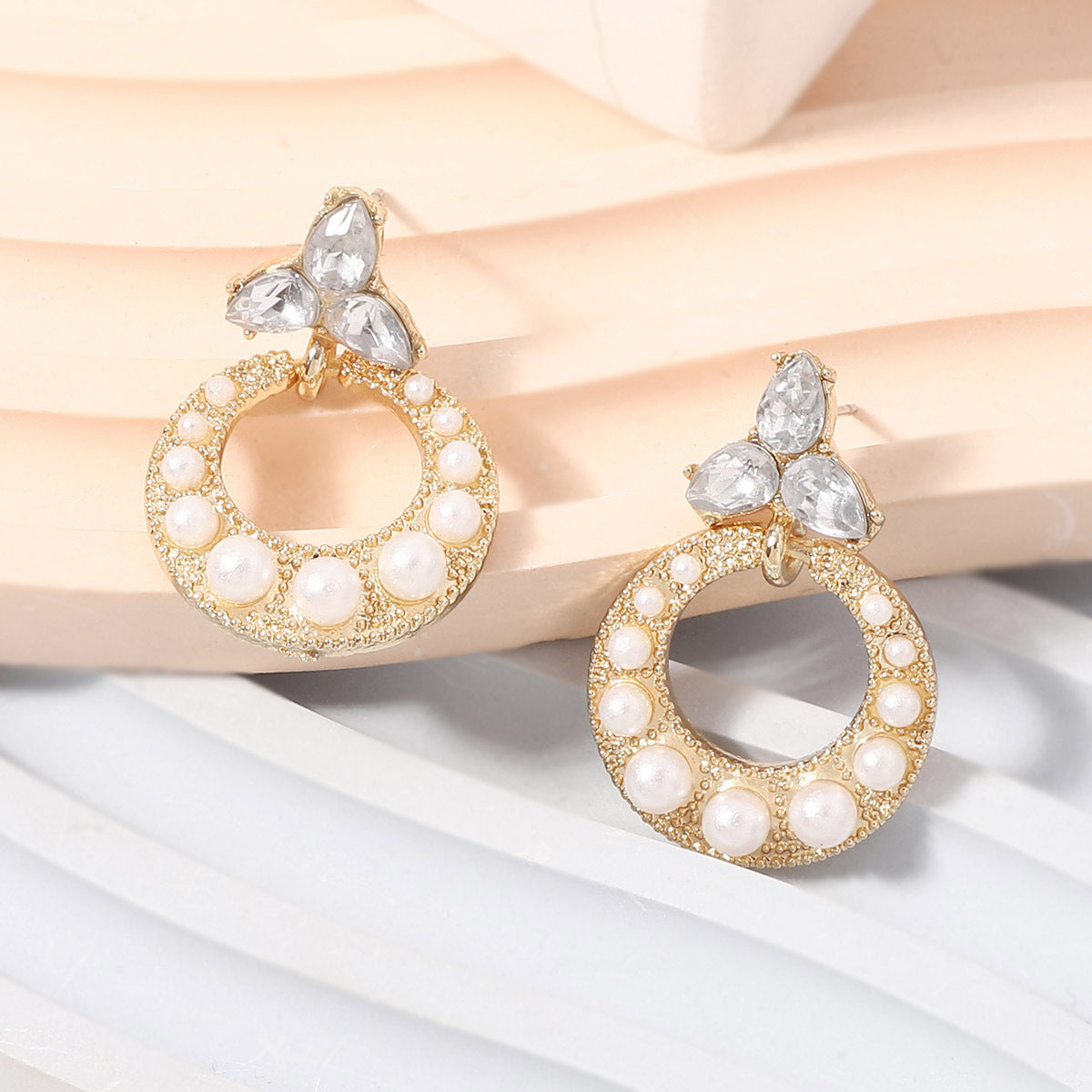 Classic Gold Earring with Timeless Appeal