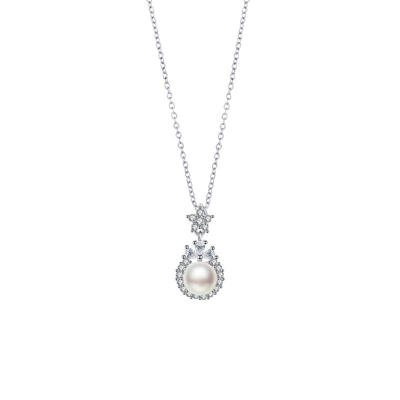 Classic Pearl Necklace with Timeless Appeal