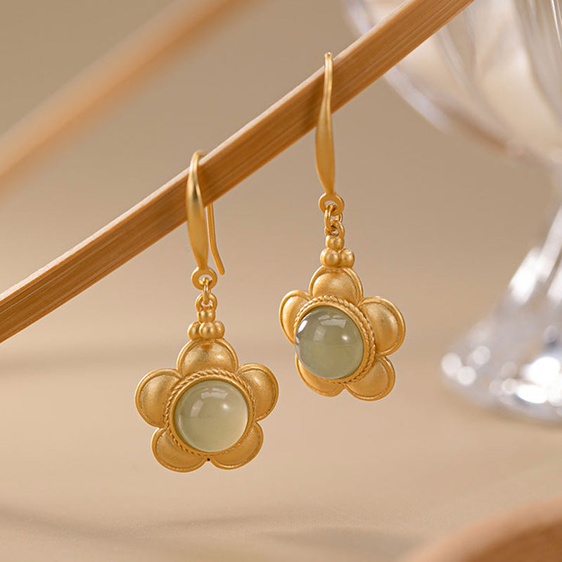 Romantic Gold Earring for Special Moments