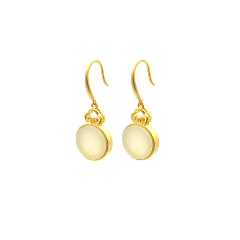 Classic Gold Earring with Timeless Appeal