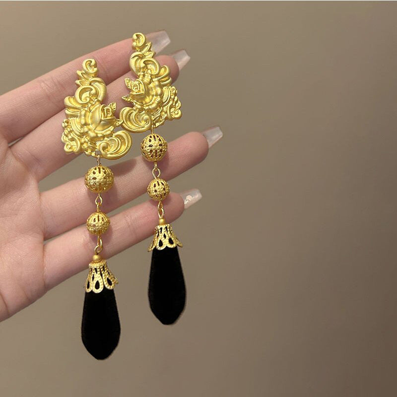 Beautiful Gold Earring with Unique Style