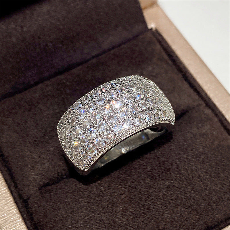 Classic Gold Ring with Timeless Appeal