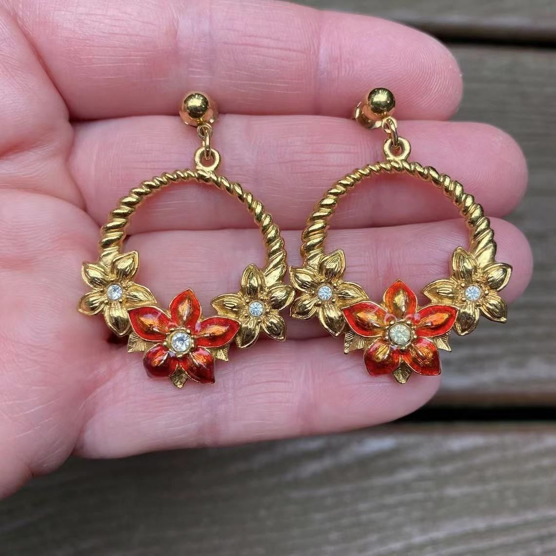 Elegant Gold Earring for Every Occasion