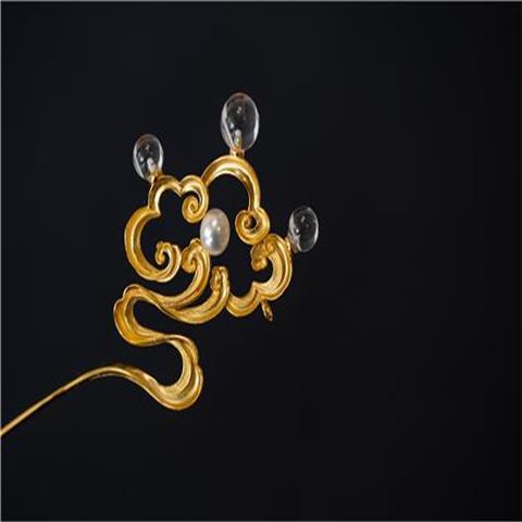 Beautiful Gold Piece with Unique Style