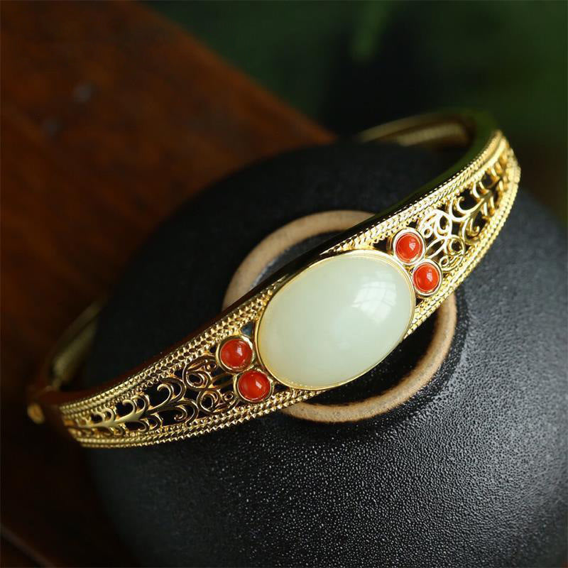 Romantic Gold Bracelet for Special Moments