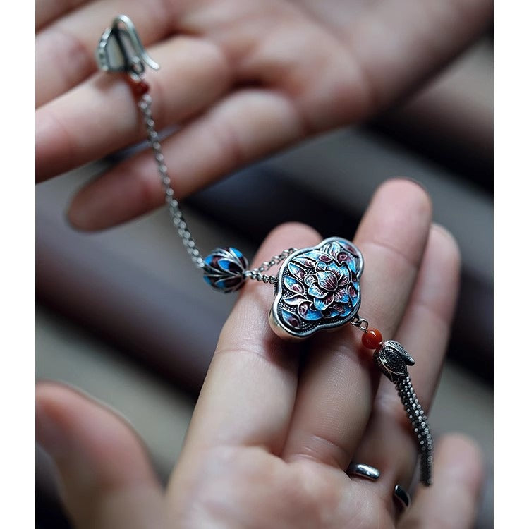 Romantic Silver Necklace for Special Moments