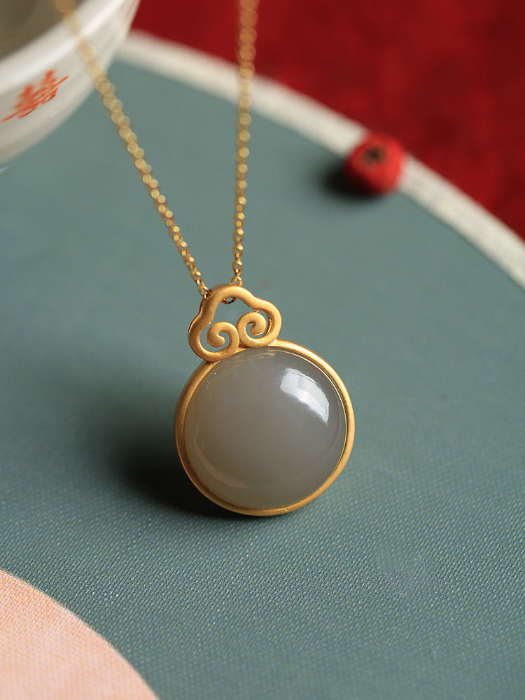 Classic Gold Necklace with Timeless Appeal