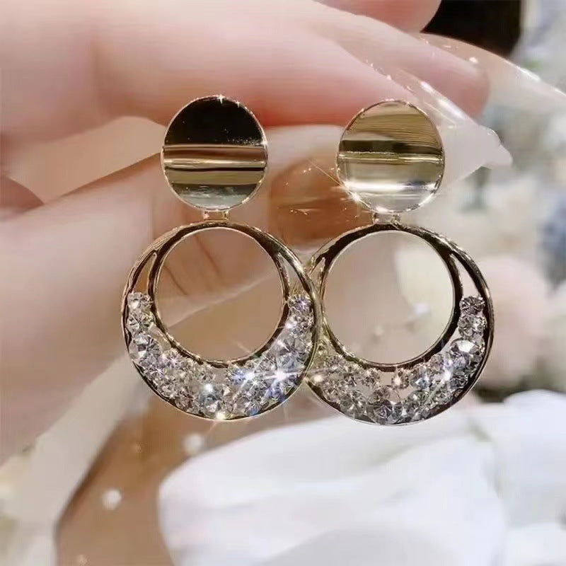 Charming Earring for Any Occasion