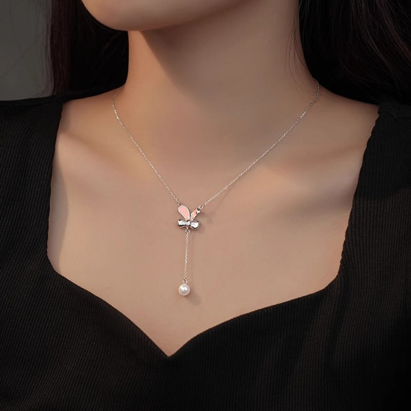 Classic Pearl Necklace with Timeless Appeal