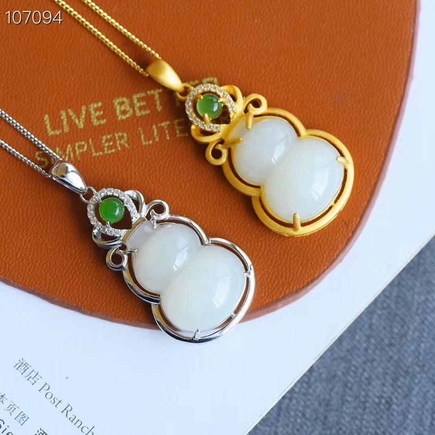 Beautiful Silver Necklace with Unique Style