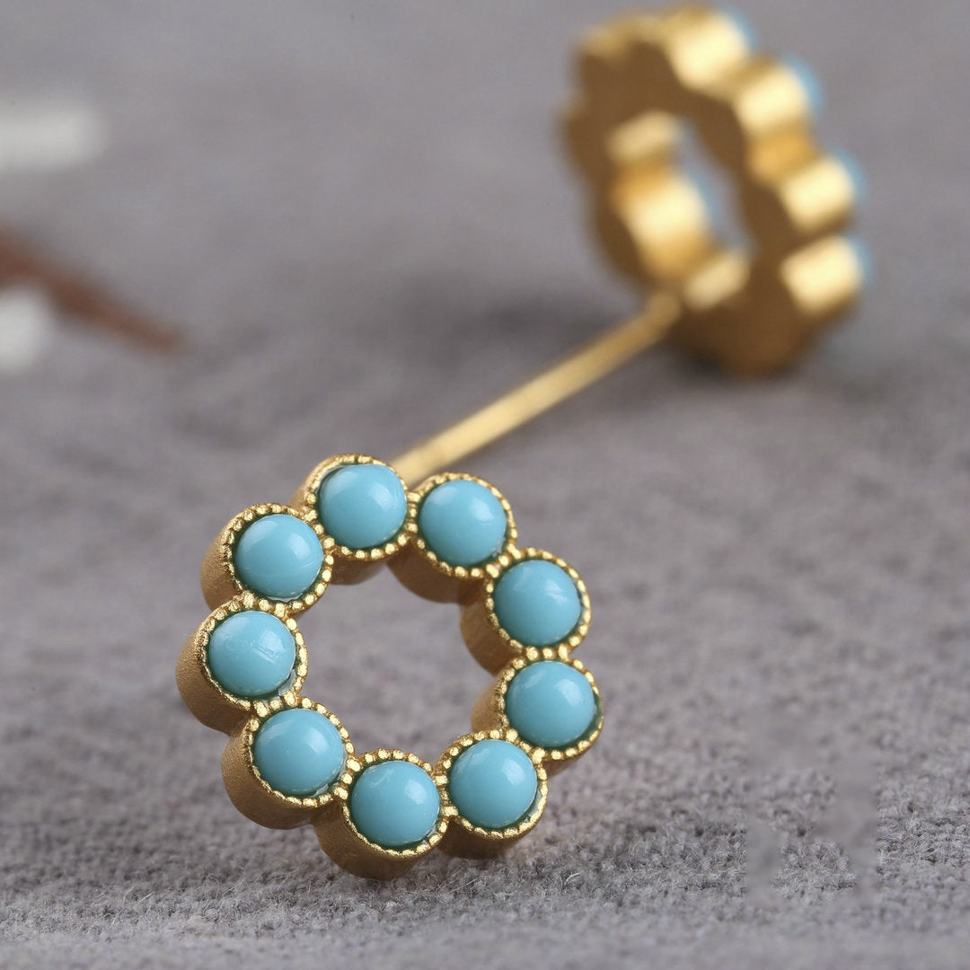 Beautiful Gold Earring with Unique Style