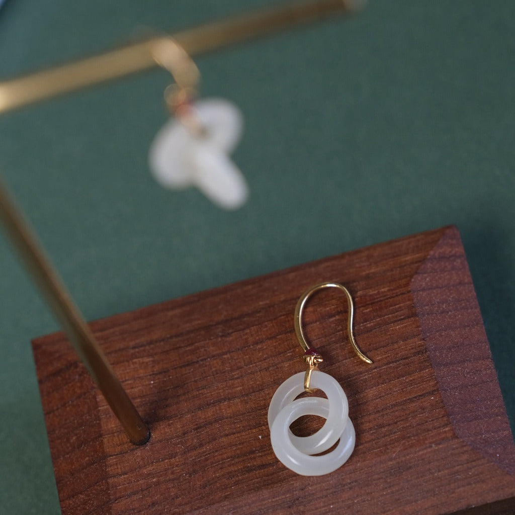 Charming Earring for Any Occasion