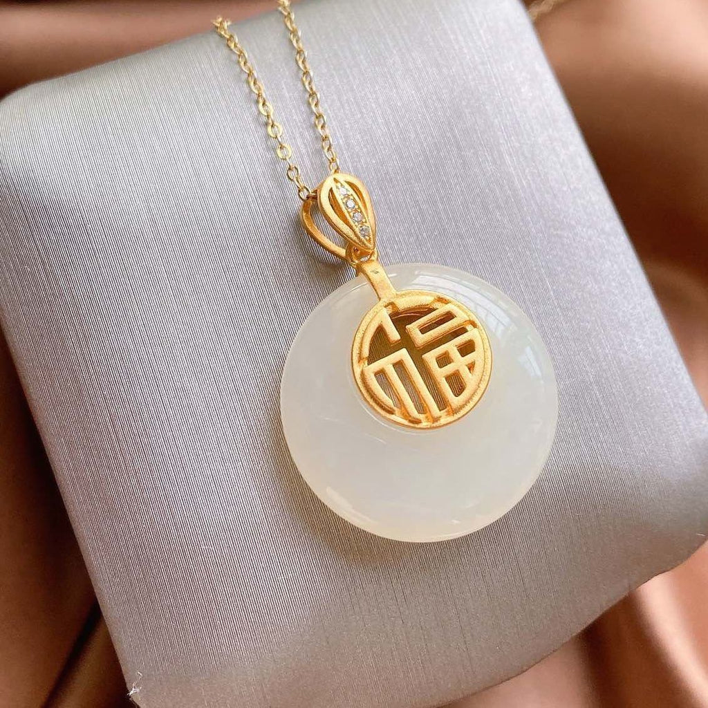 Romantic Gold Necklace for Special Moments