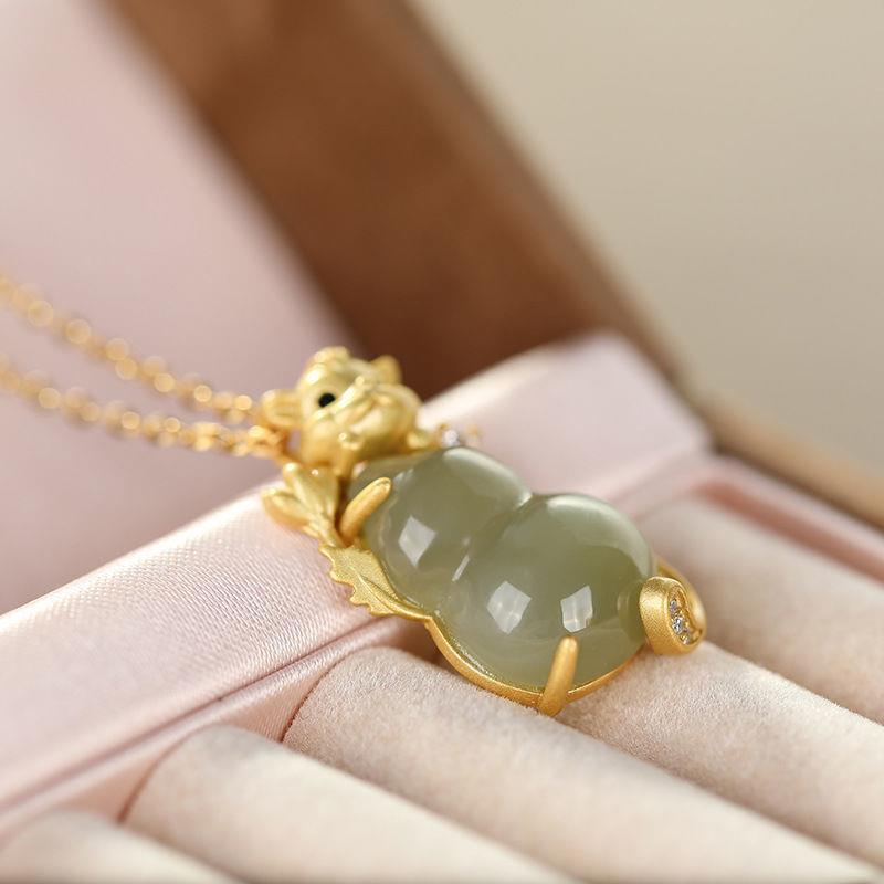 Romantic Silver Necklace for Special Moments
