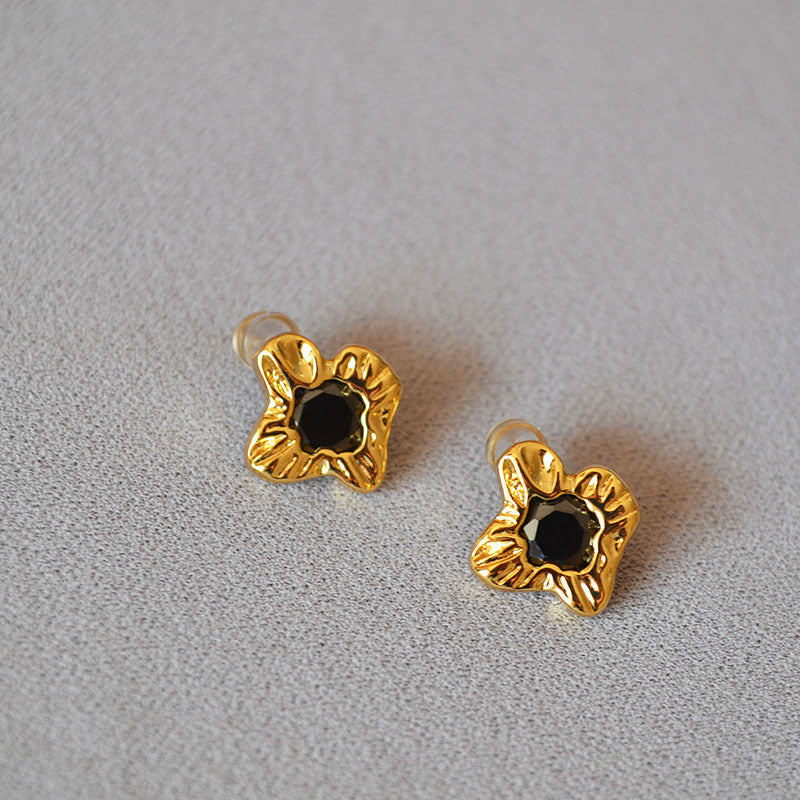 Classic Gold Earring with Timeless Appeal