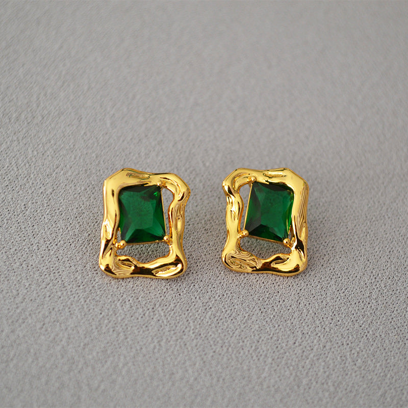 Classic Gold Earring with Timeless Appeal