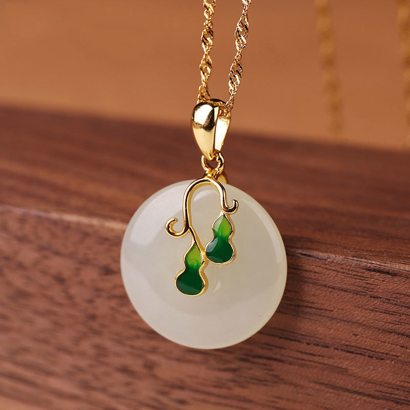 Classic Silver Necklace with Timeless Appeal