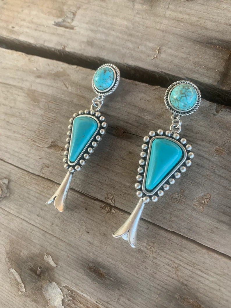 Charming Earring for Any Occasion