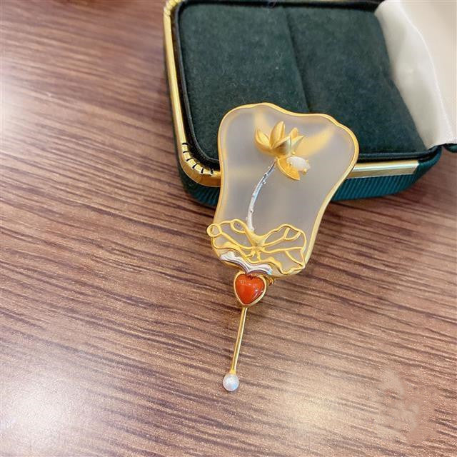 Charming Gold Piece for Any Occasion