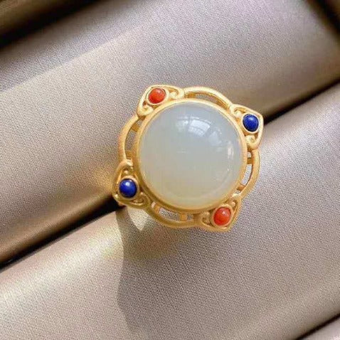 Classic Silver Ring with Timeless Appeal