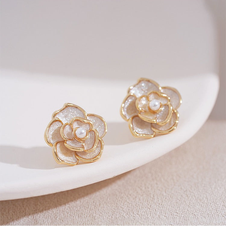Classic Pearl Earring with Timeless Appeal