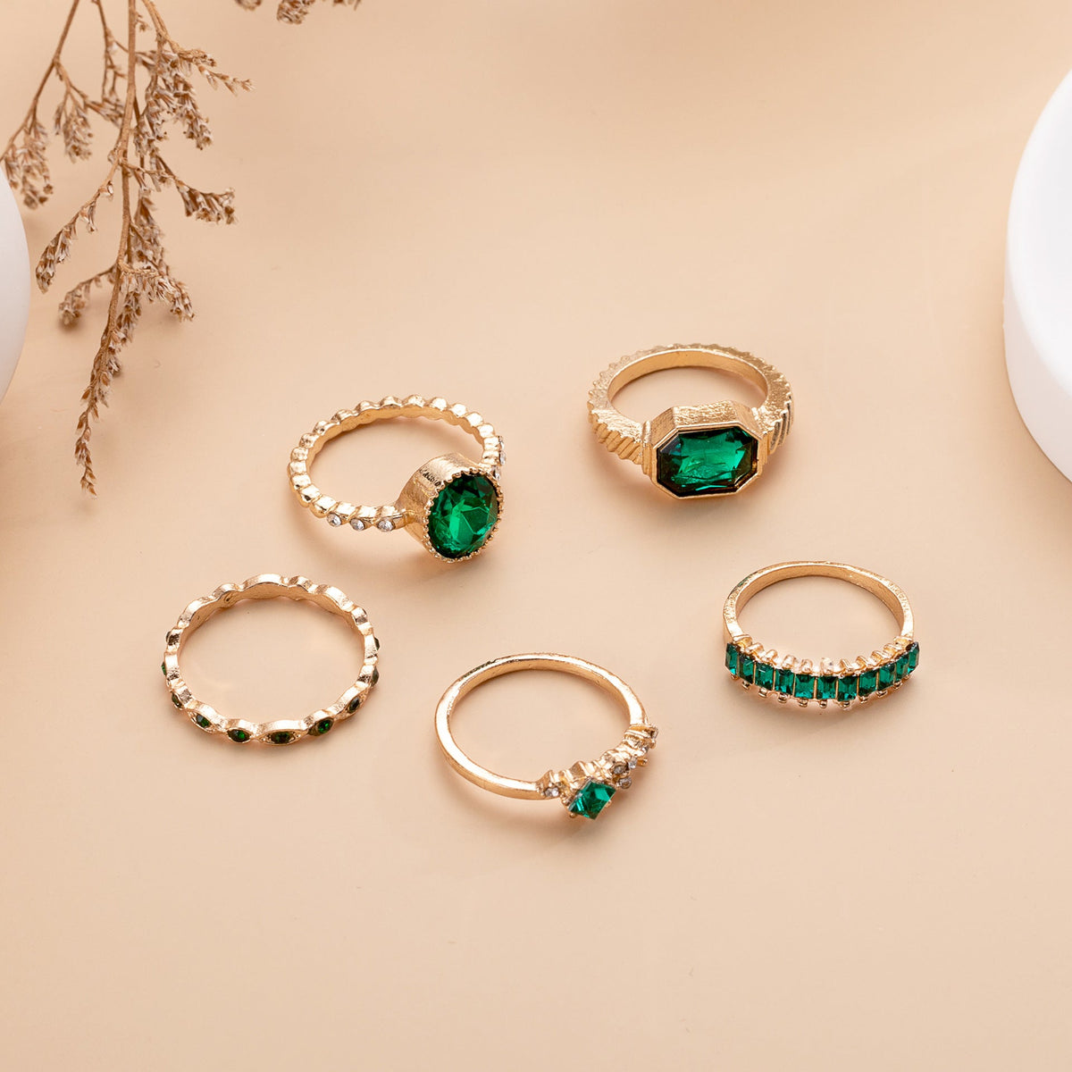 Classic Gold Ring with Timeless Appeal