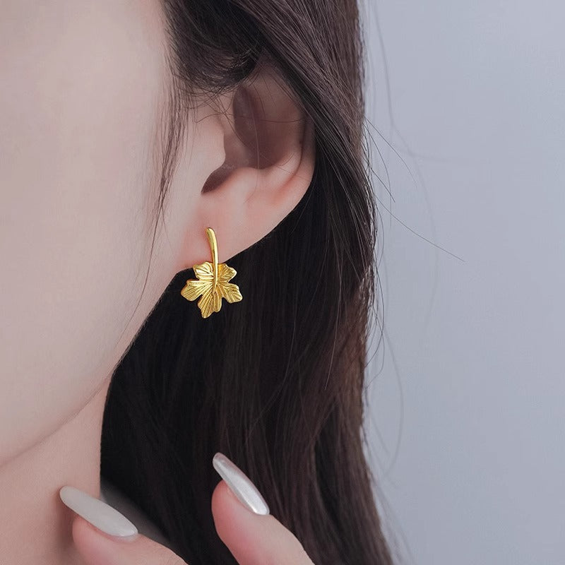 Romantic Gold Earring for Special Moments