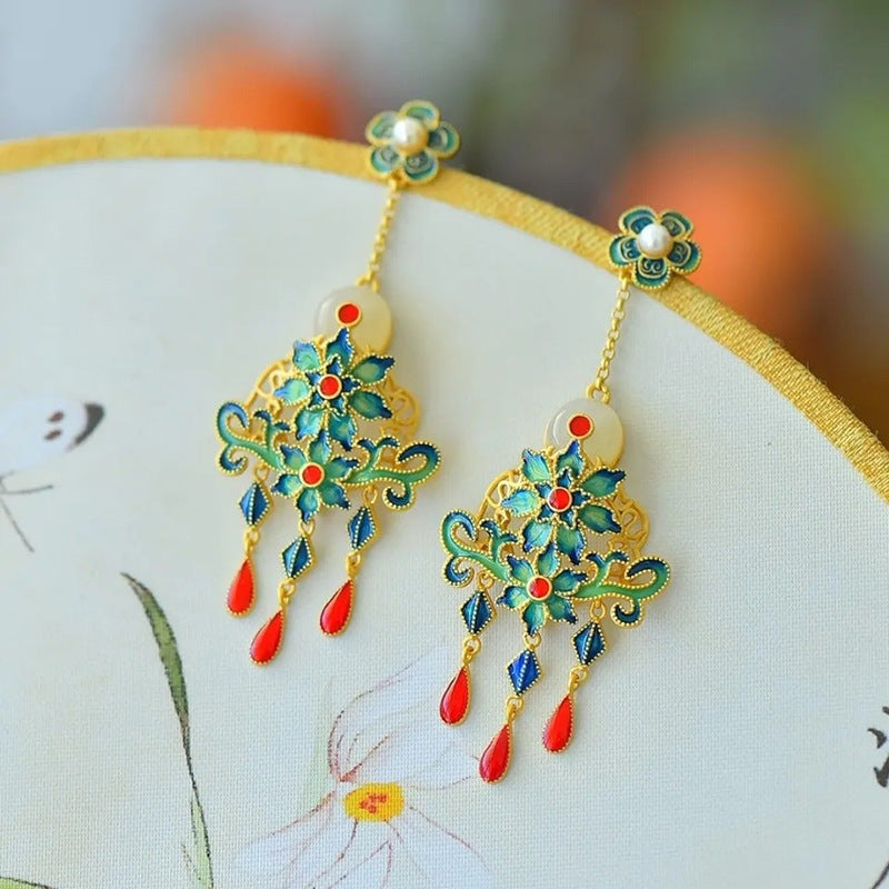 Charming Silver Earring for Any Occasion