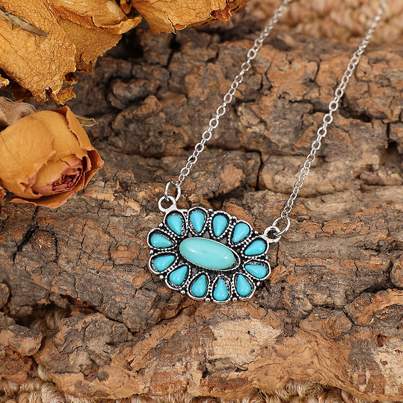 Classic Silver Necklace with Timeless Appeal