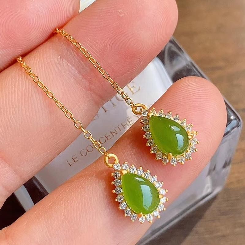 Romantic Gold Earring for Special Moments