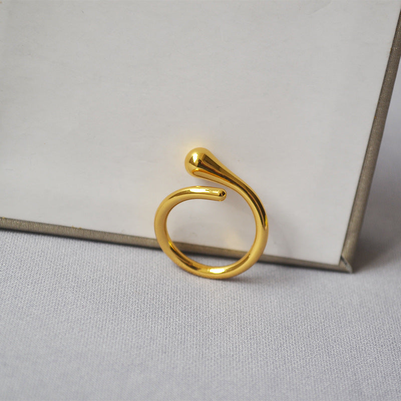 Classic Gold Ring with Timeless Appeal