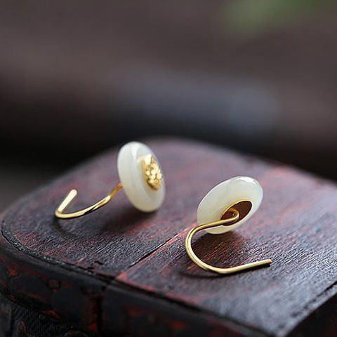 Charming Silver Earring for Any Occasion
