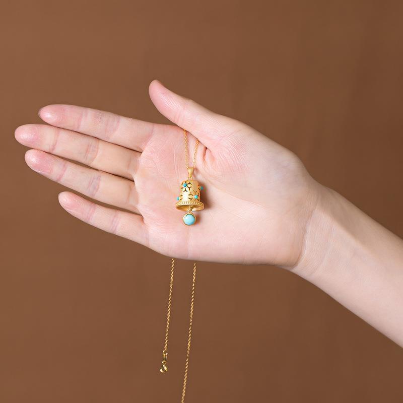 Charming Gold Pendant for Any Occasion
