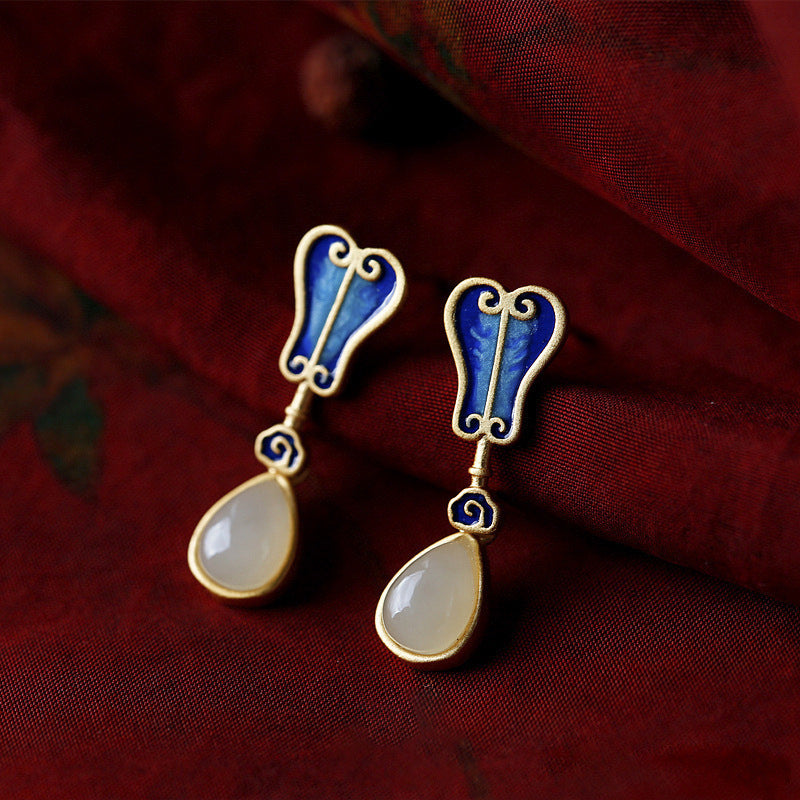 Classic Gold Earring with Timeless Appeal