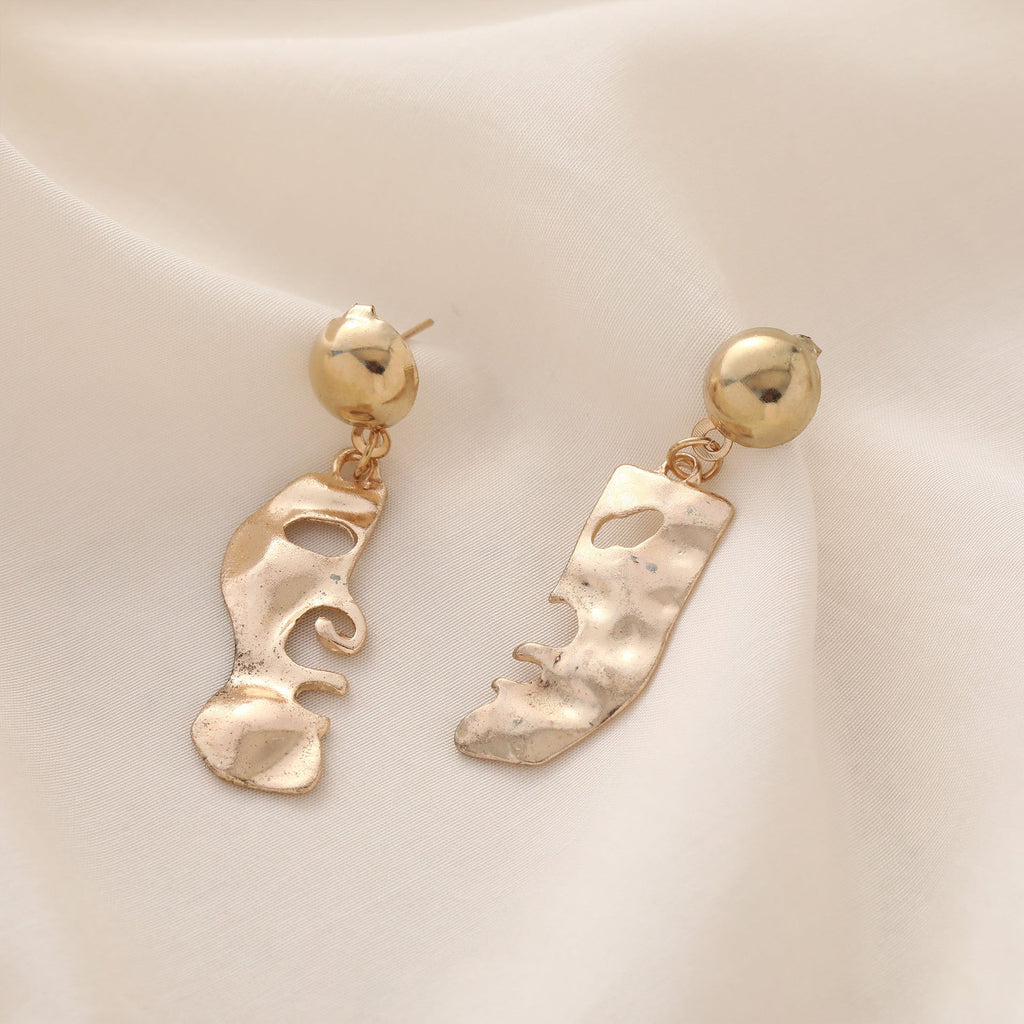 Beautiful Gold Earring with Unique Style
