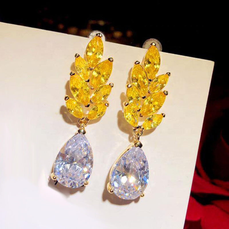 Classic Gold Earring with Timeless Appeal