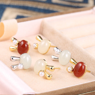 Classic Gold Earring with Timeless Appeal