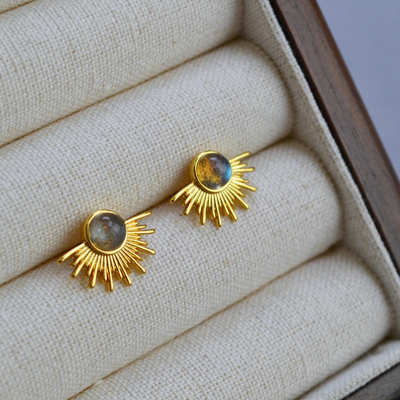 Charming Gold Earring for Any Occasion