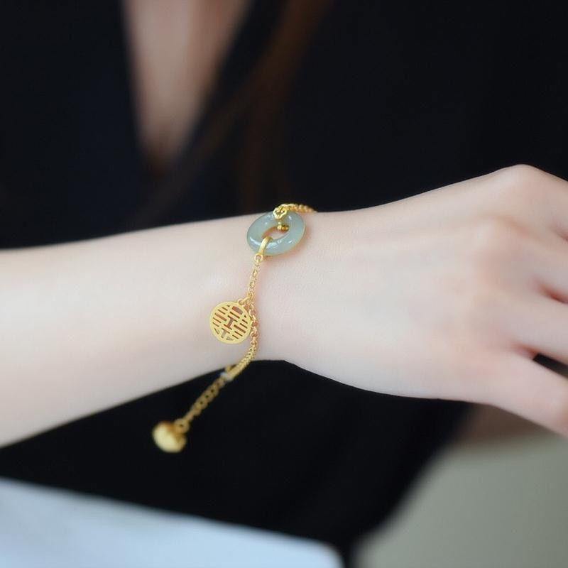 Romantic Gold Bracelet for Special Moments