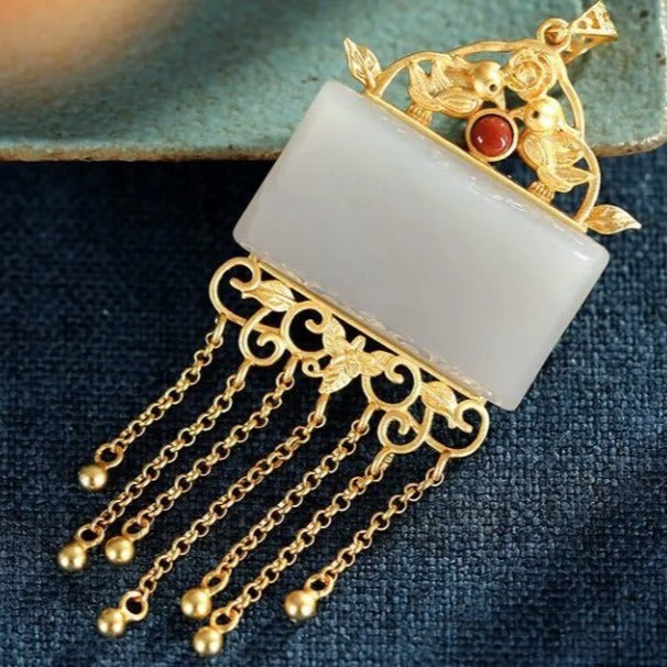 Beautiful Silver Necklace with Unique Style