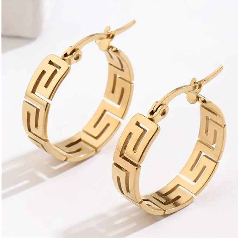 Charming Gold Earring for Any Occasion
