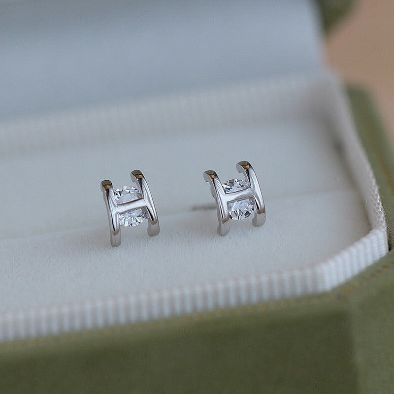 Charming Earring for Any Occasion