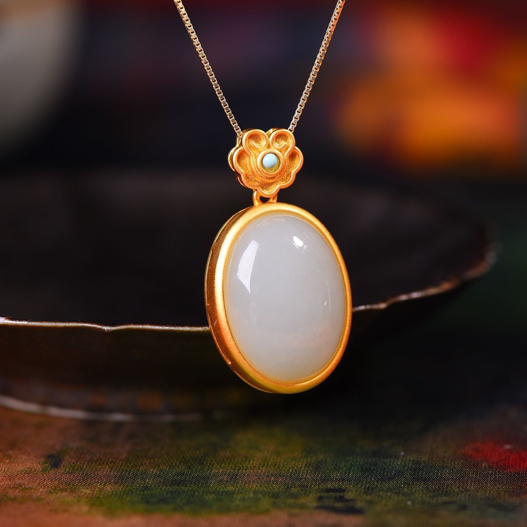 Elegant Gold Pendant for Every Occasion