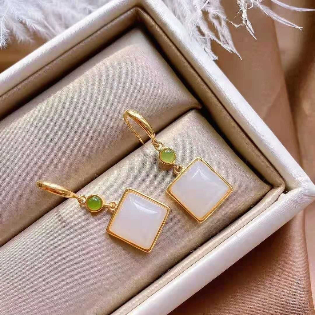 Elegant Gold Earring for Every Occasion