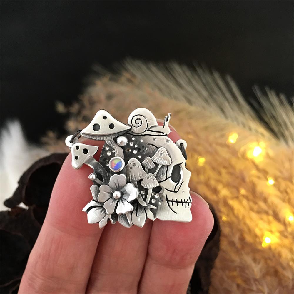 Beautiful Silver Necklace with Unique Style