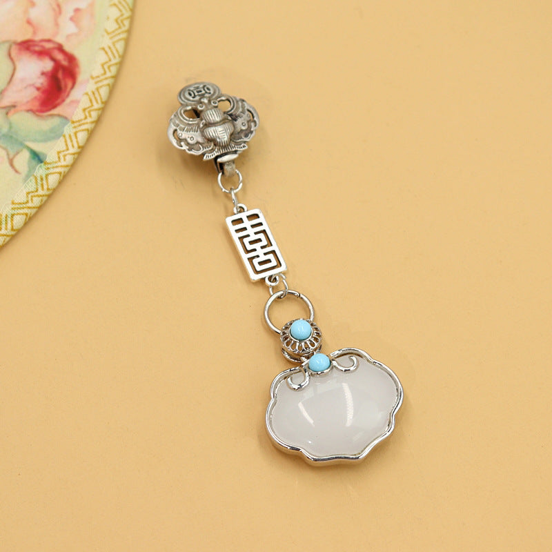 Classic Silver Pendant with Timeless Appeal