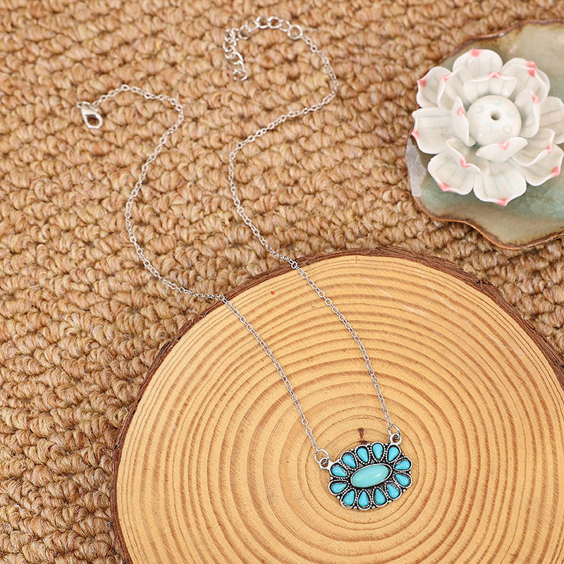 Classic Silver Necklace with Timeless Appeal