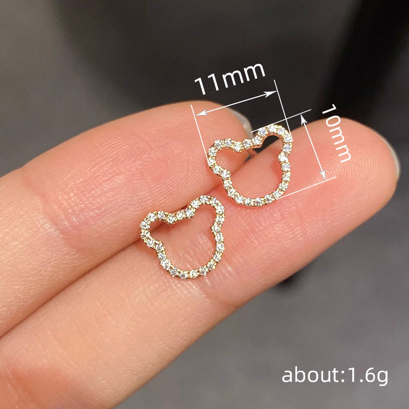 Charming Earring for Any Occasion