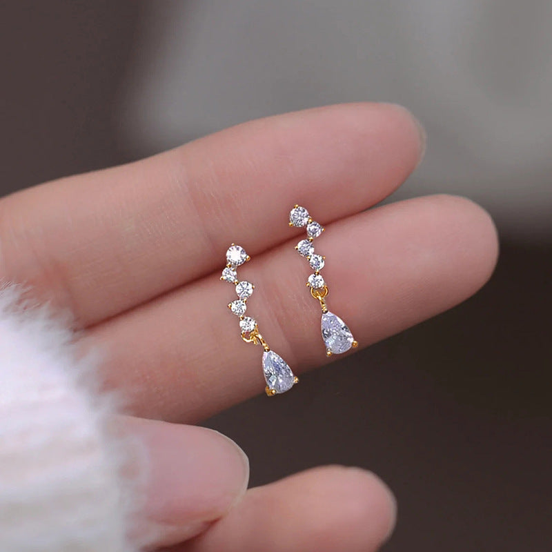 Elegant Gold Earring for Every Occasion