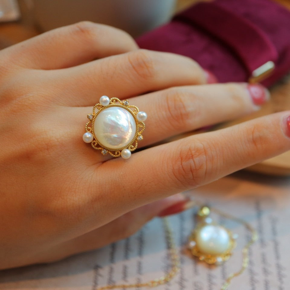 Charming Gold Earring for Any Occasion
